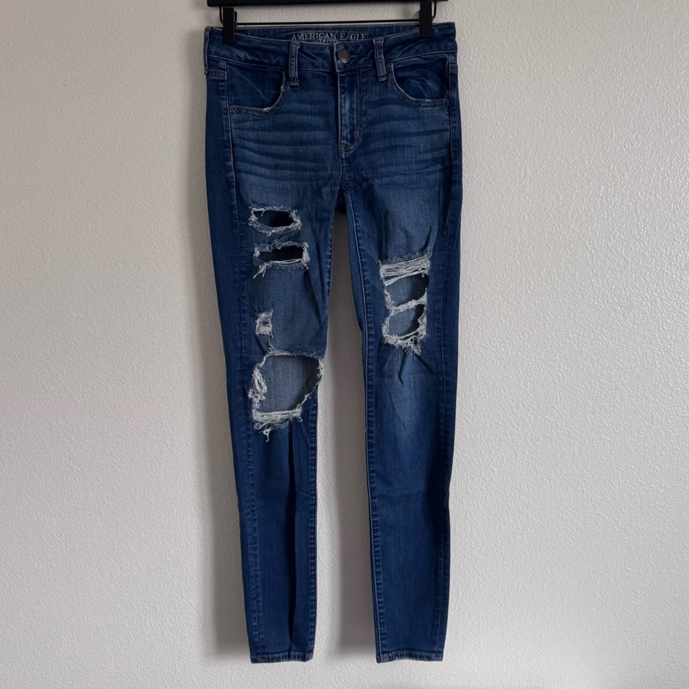 American Eagle Distressed  Super Stretch Blue Jeans SIZE 4